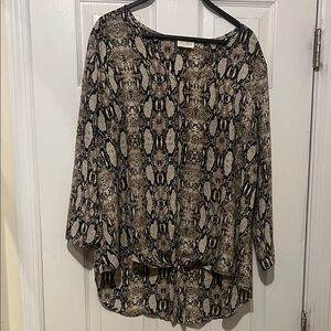 1.4.3. Story by Line Up Snake-Print Long Sleeve Tunic in Neutral Tones